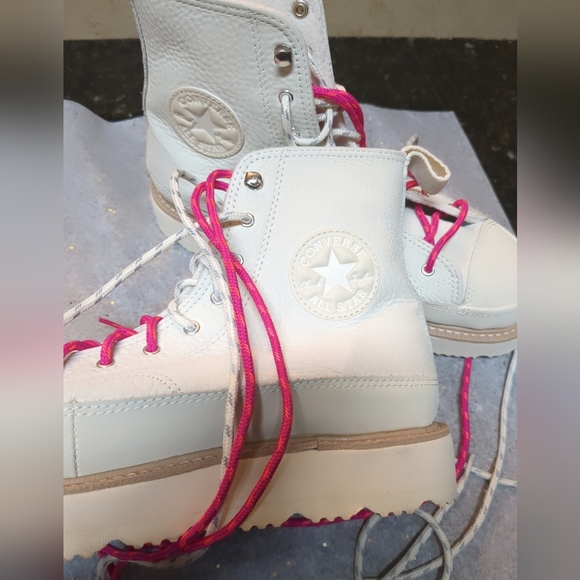 Chuck Taylor All Star leather cream colored ankle high shoe/boot. Unisex. NWOT - Picture 1 of 11